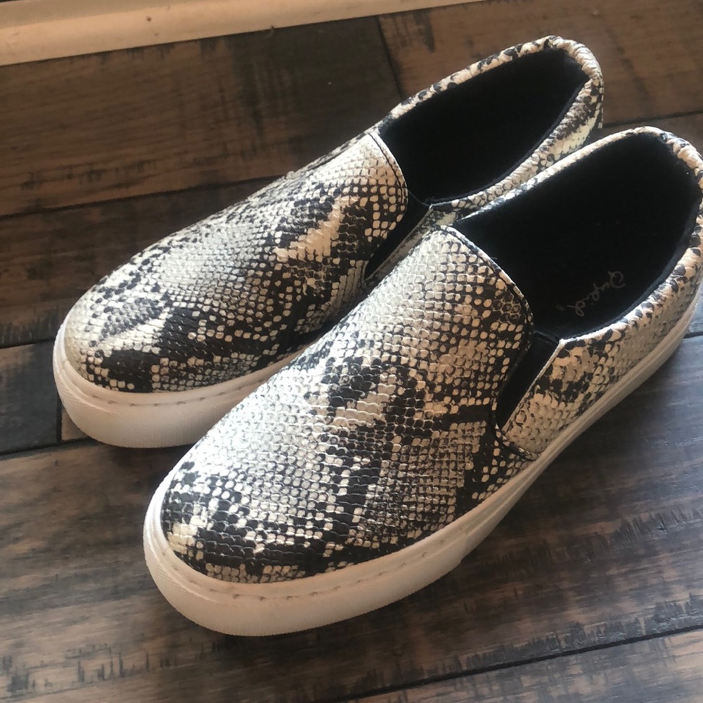 Qupid snakeskin slides